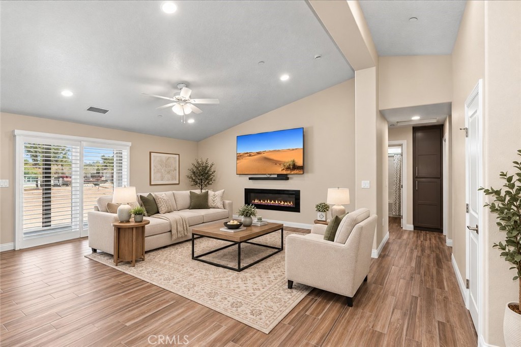 18332 Catalpa Property Photo 8