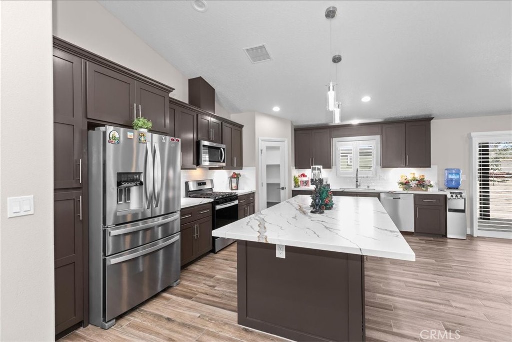 18332 Catalpa Property Photo 18
