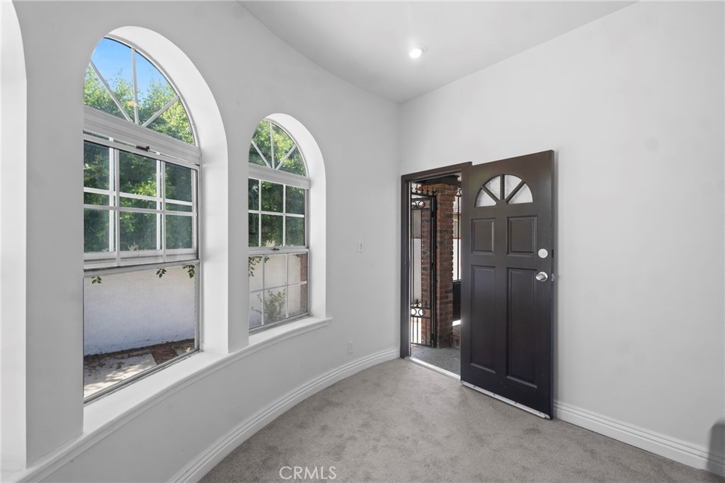 5334 S Victoria Property Photo 3