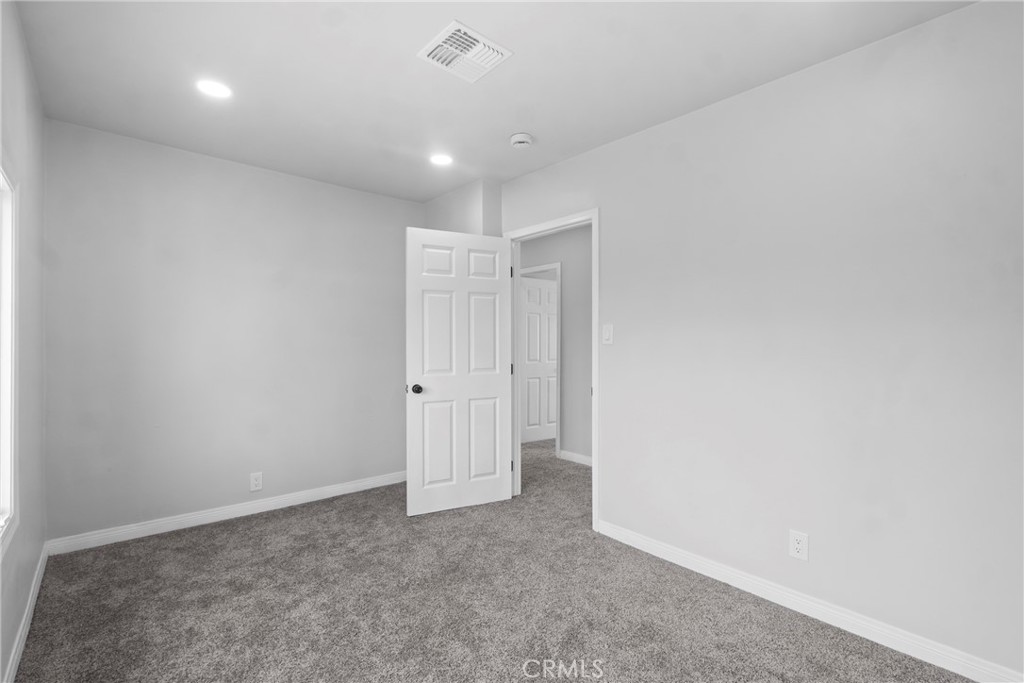 5334 S Victoria Property Photo 8