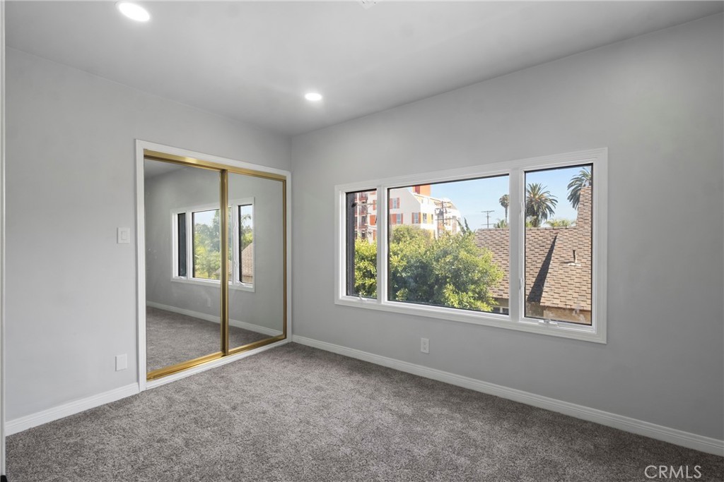 5334 S Victoria Property Photo 9