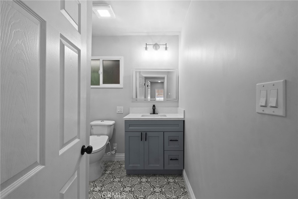 5334 S Victoria Property Photo 35