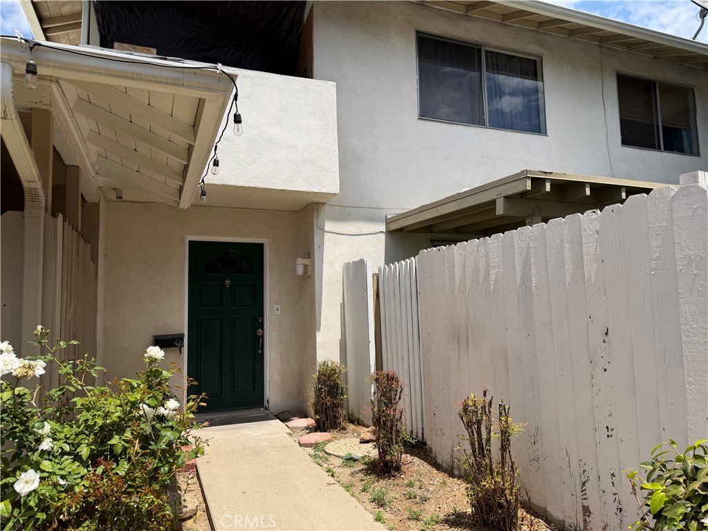 619 S Cypress B Property Photo 1