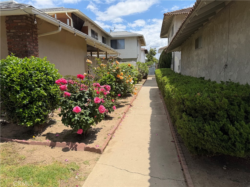 619 S Cypress B Property Photo 2