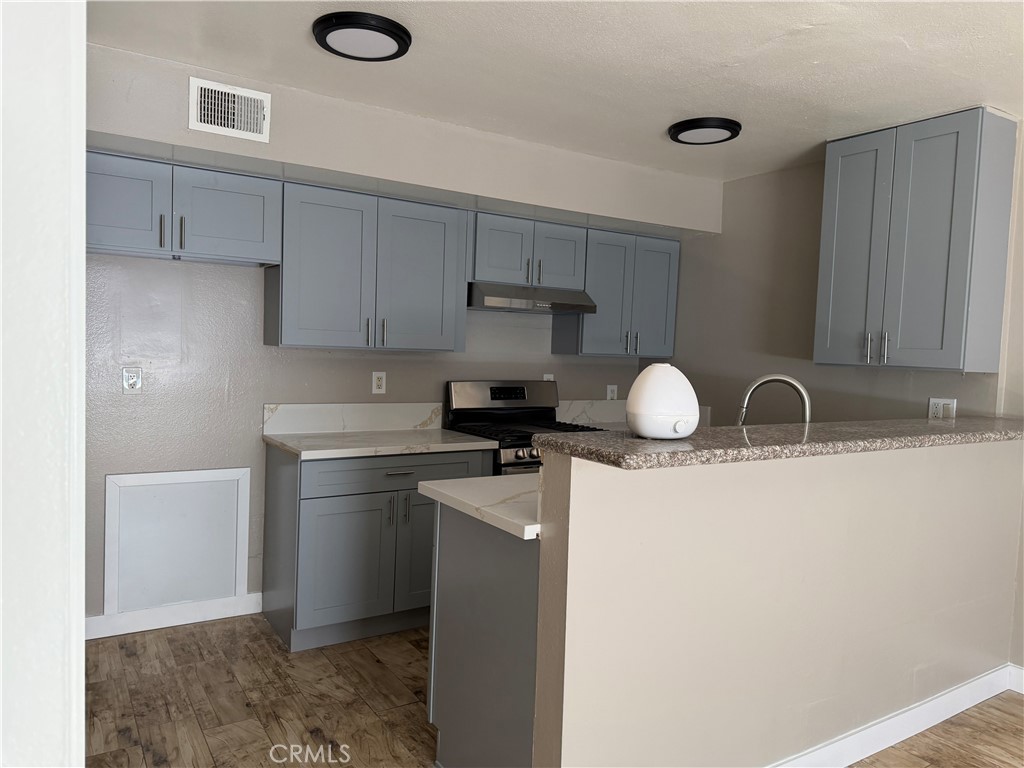 619 S Cypress B Property Photo 8