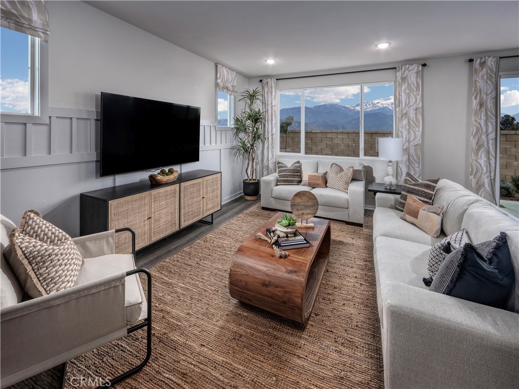 2051 Grapefruit Street Property Photo 8