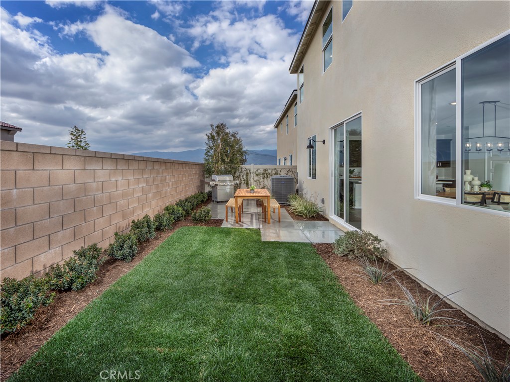 2051 Grapefruit Street Property Photo 16