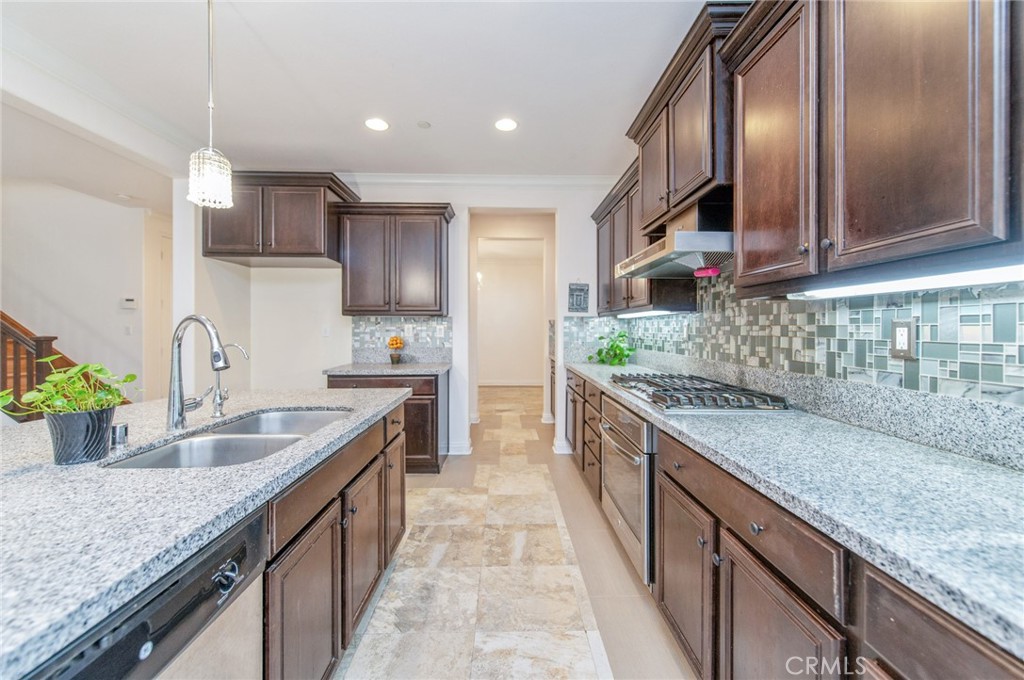 13925 Barnett Property Photo 4
