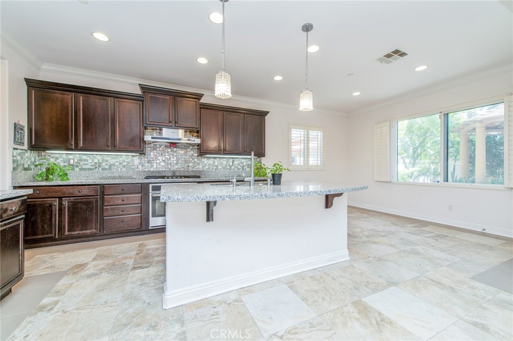 13925 Barnett Property Photo 7