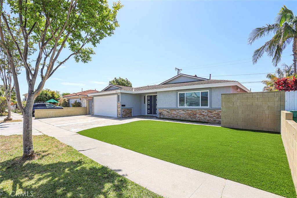 8872 Montrose Avenue Property Photo 2