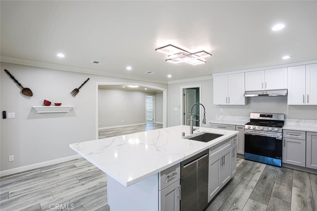 8872 Montrose Avenue Property Photo 8