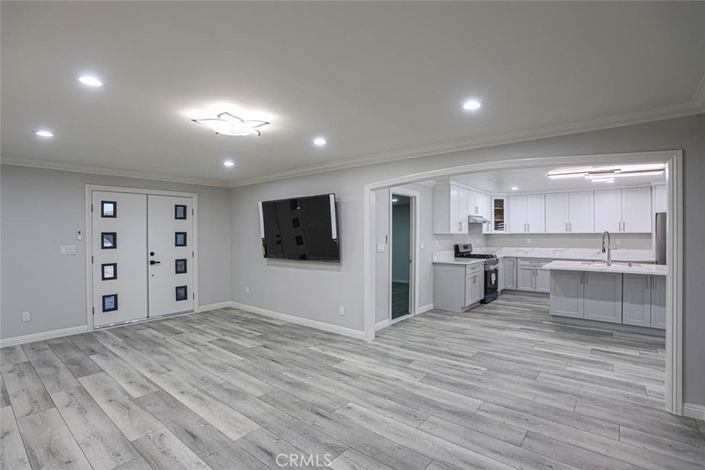 8872 Montrose Avenue Property Photo 23