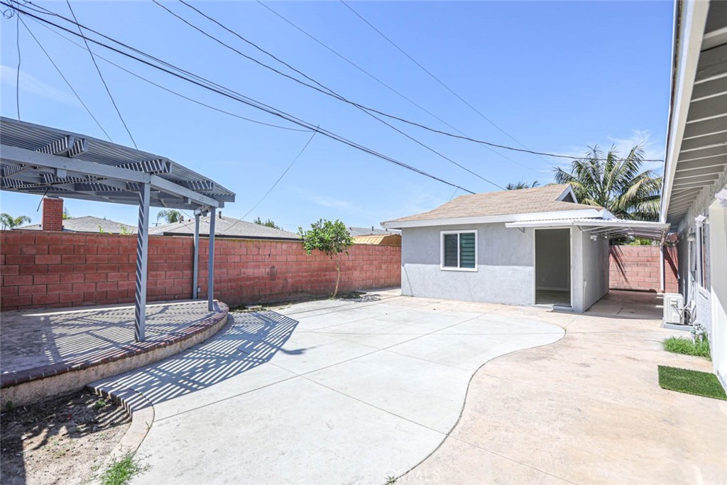 8872 Montrose Avenue Property Photo 27