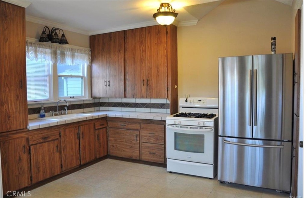 847 S Philadelphia Property Photo 8