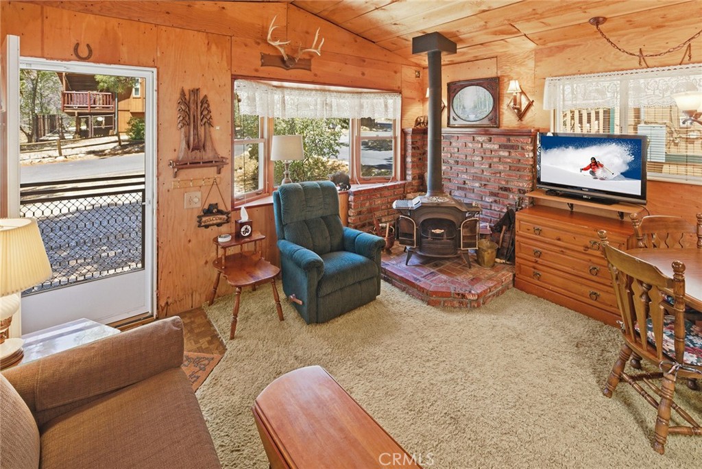 513 Cedar Ln Property Photo 3