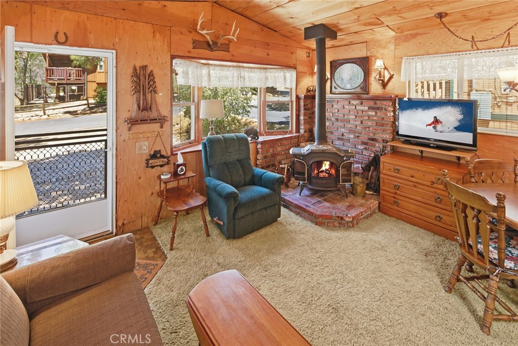 513 Cedar Ln Property Photo 4
