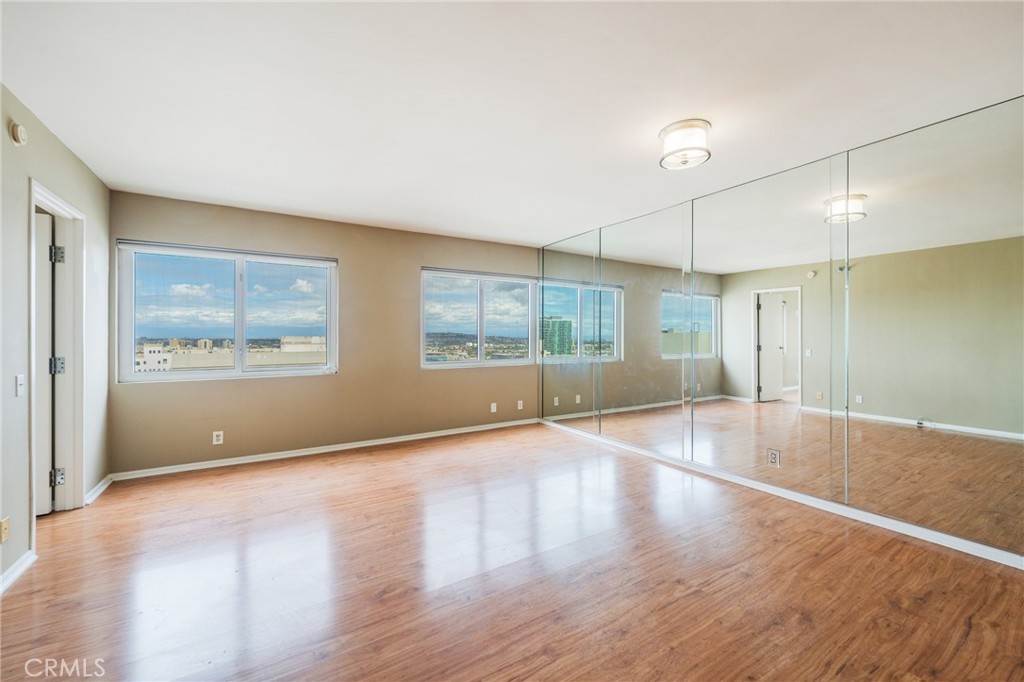 525 E Seaside 1802 Property Photo 4