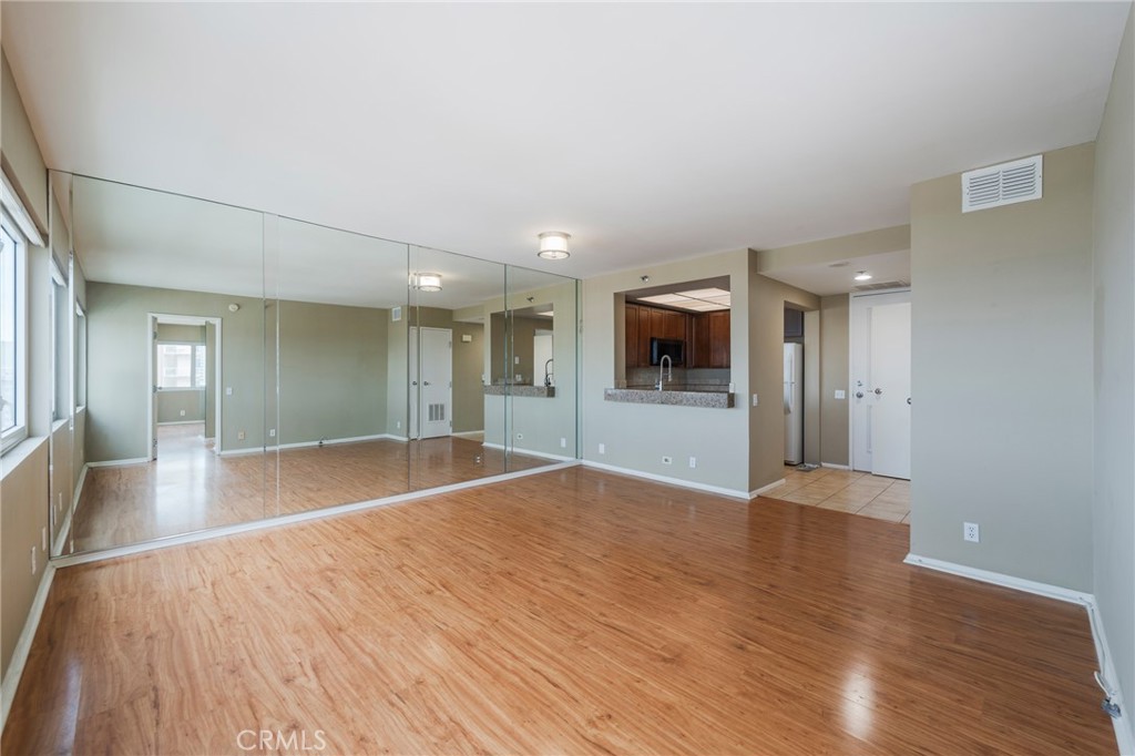 525 E Seaside 1802 Property Photo 5