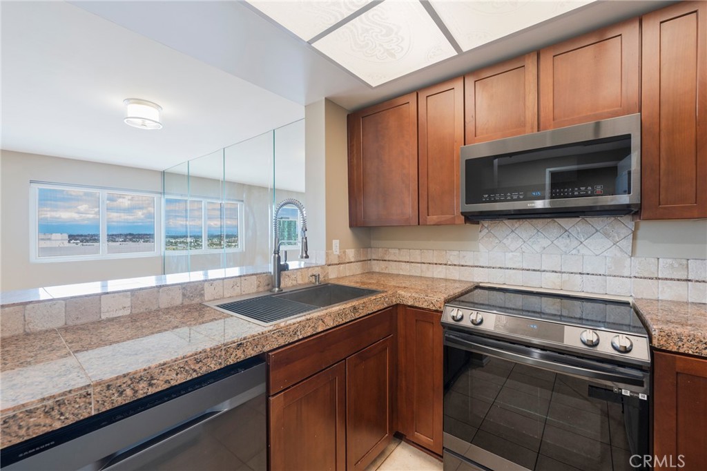 525 E Seaside 1802 Property Photo 7