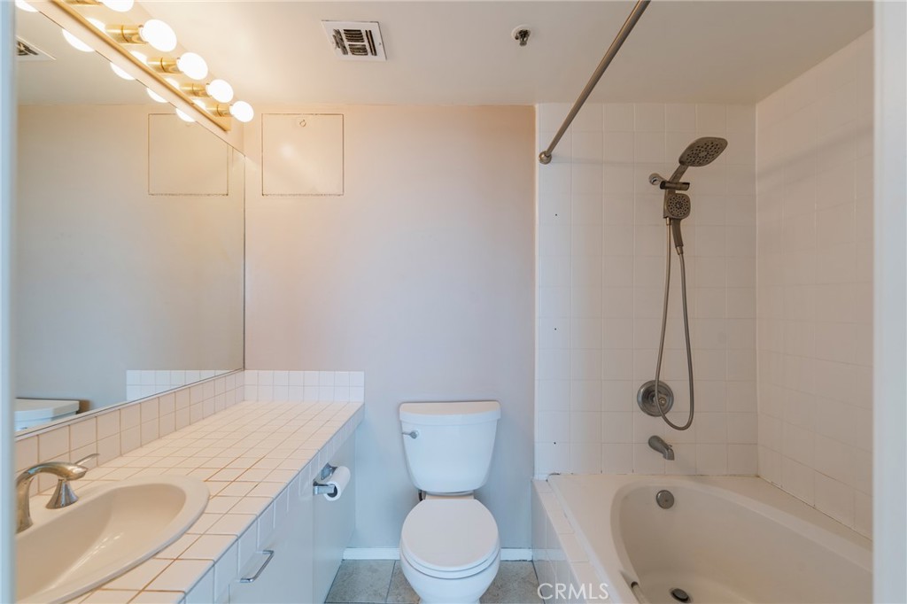 525 E Seaside 1802 Property Photo 10