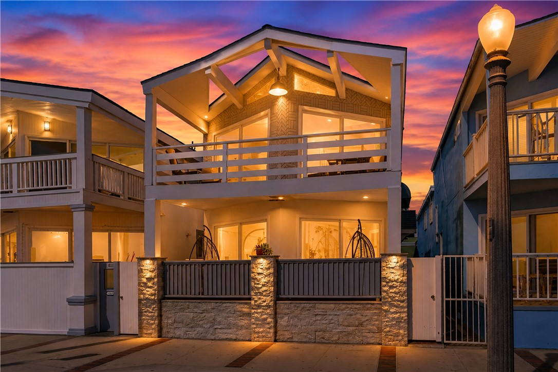 2212 W Oceanfront Property Photo 2