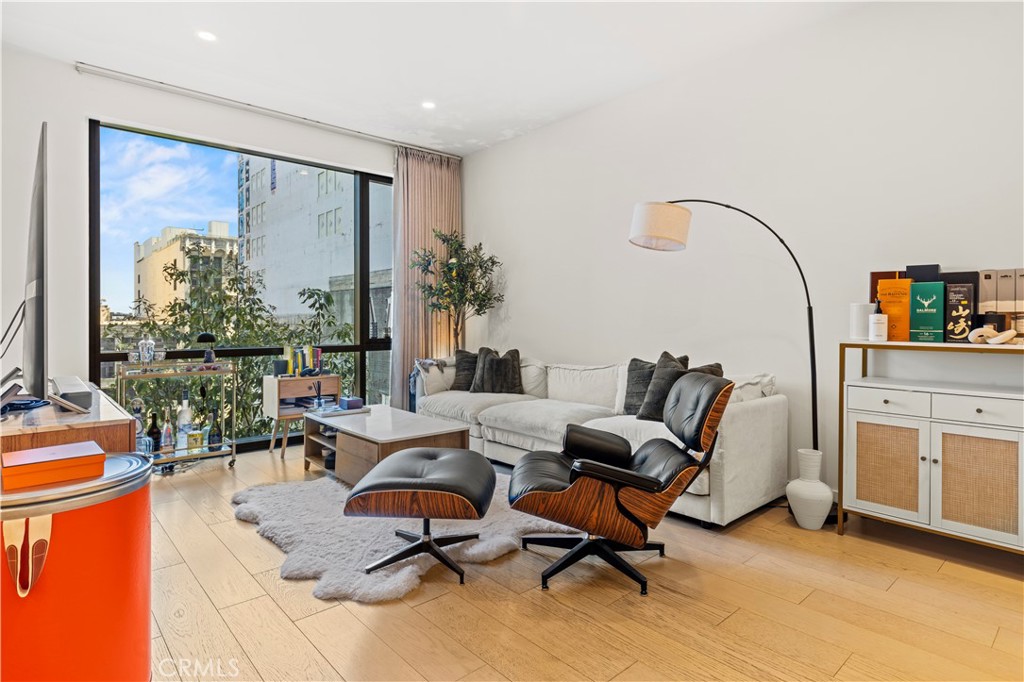 400 S Broadway 928 Property Photo 1