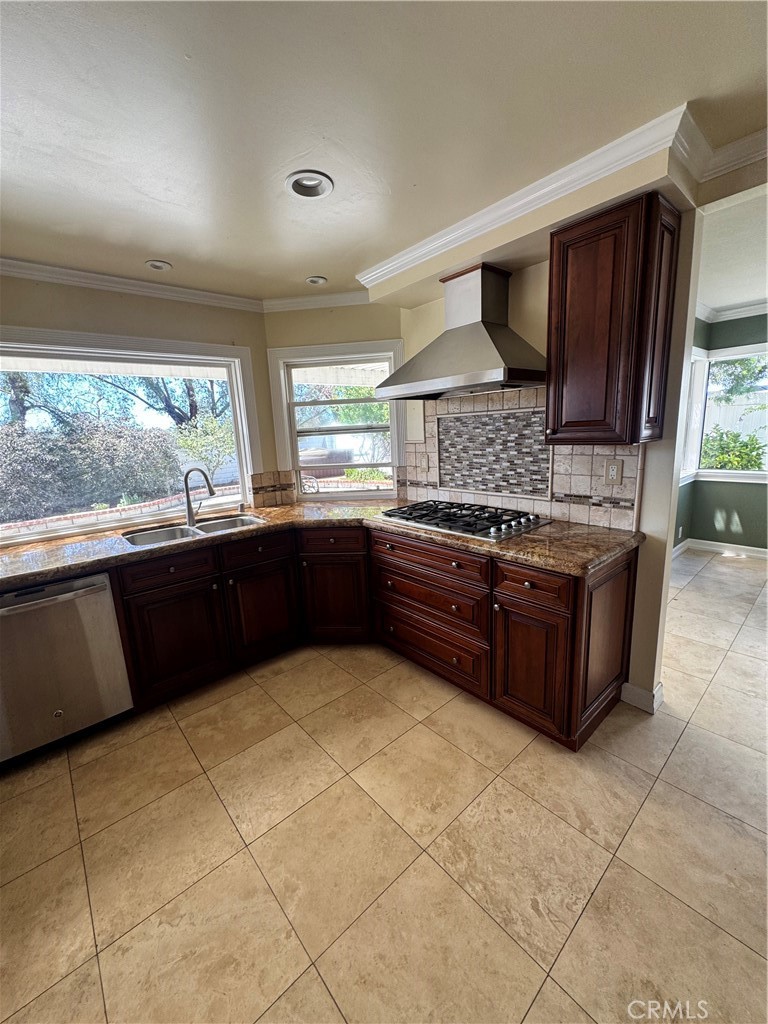 28181 Westfield Property Photo 5