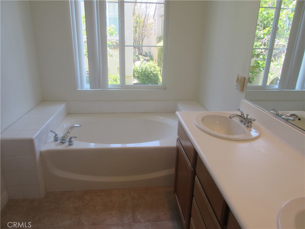 65 Figtree Property Photo 27