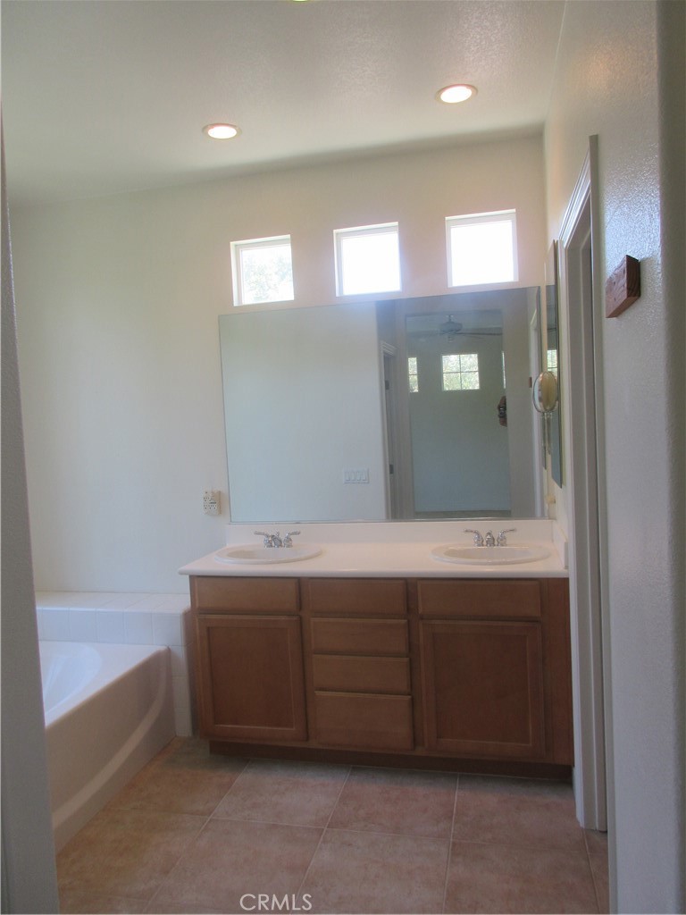 65 Figtree Property Photo 31