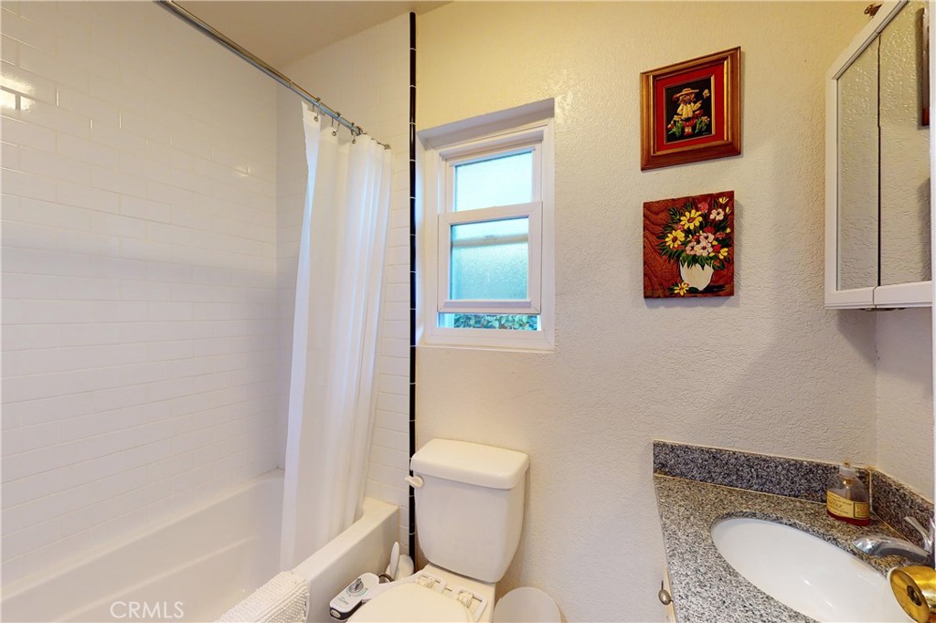 1038 W 2nd Property Photo 10