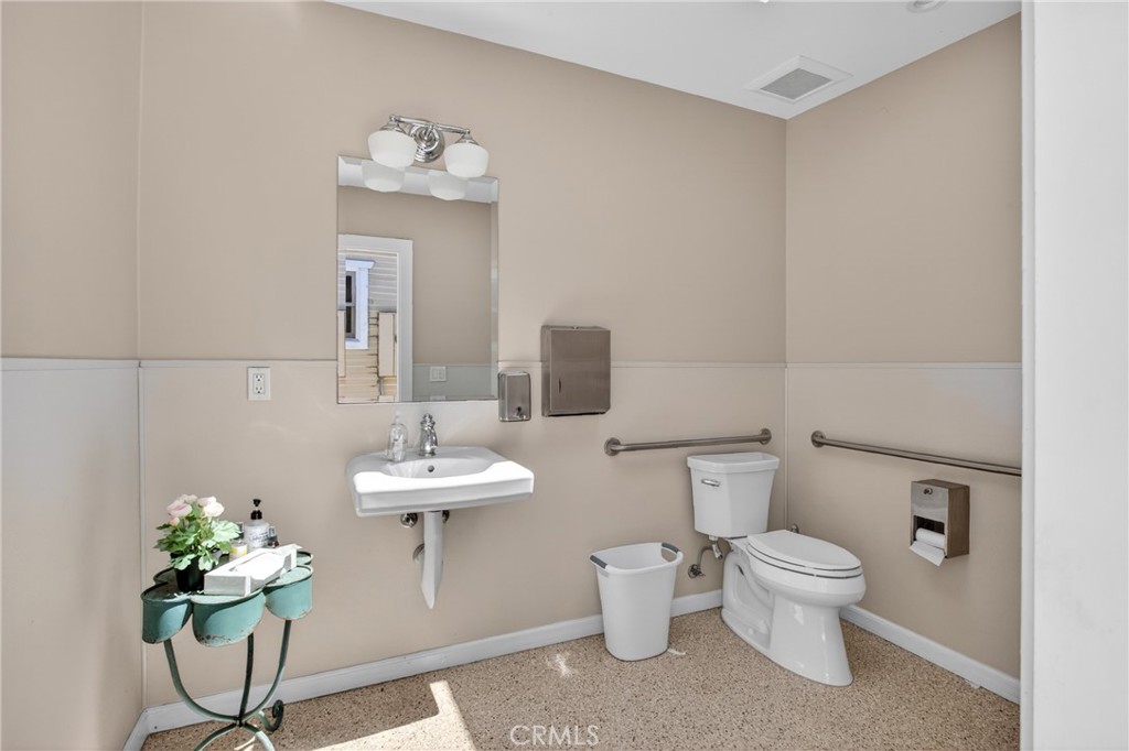 17066 Palmdale Property Photo 39