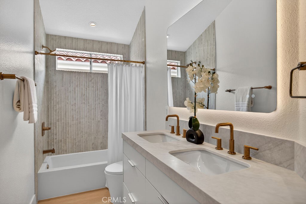 24 Corsica Property Photo 32