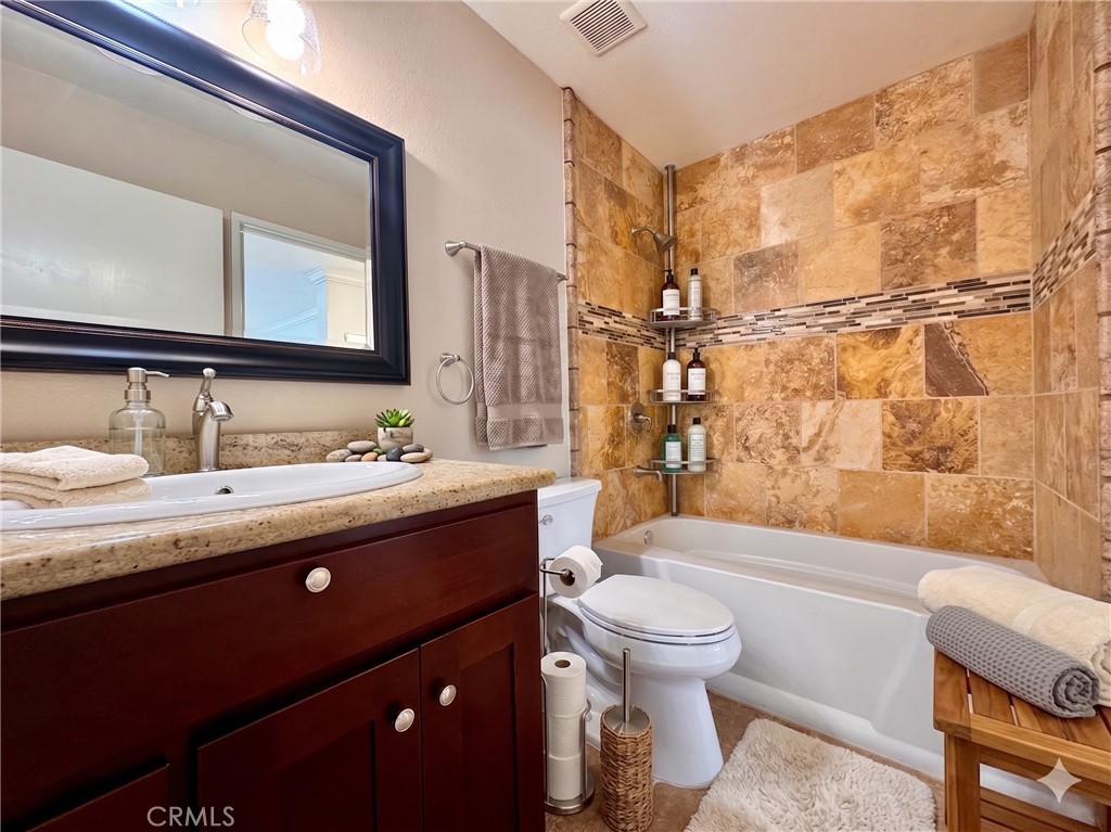 49 Clover Property Photo 10