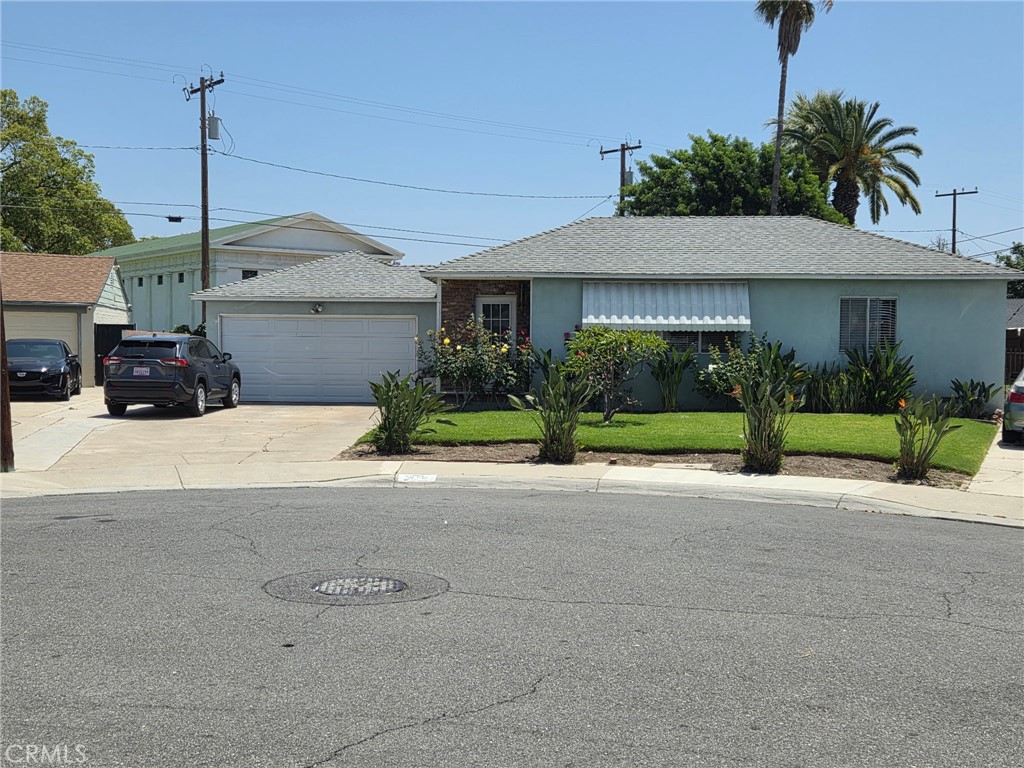 1276 E Flower Street Property Photo 1