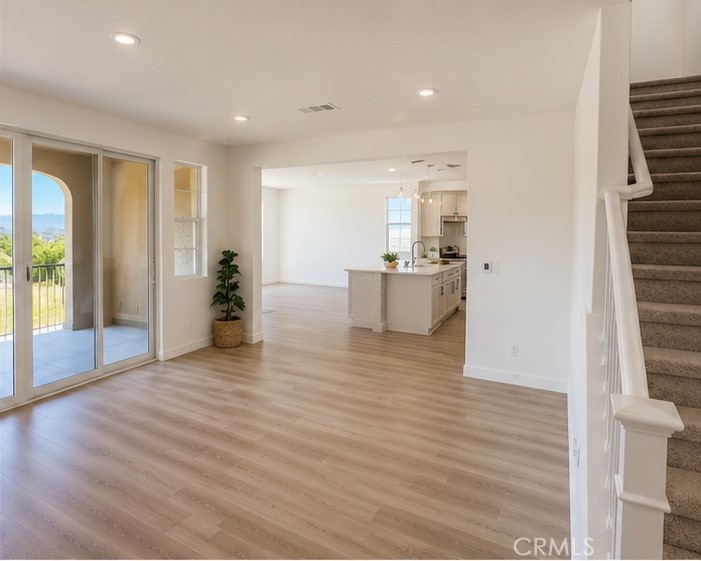 1660 Amanda Glen Property Photo 3