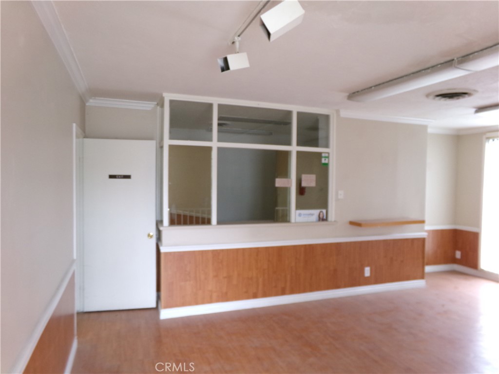 1521 N Broadway Property Photo 2
