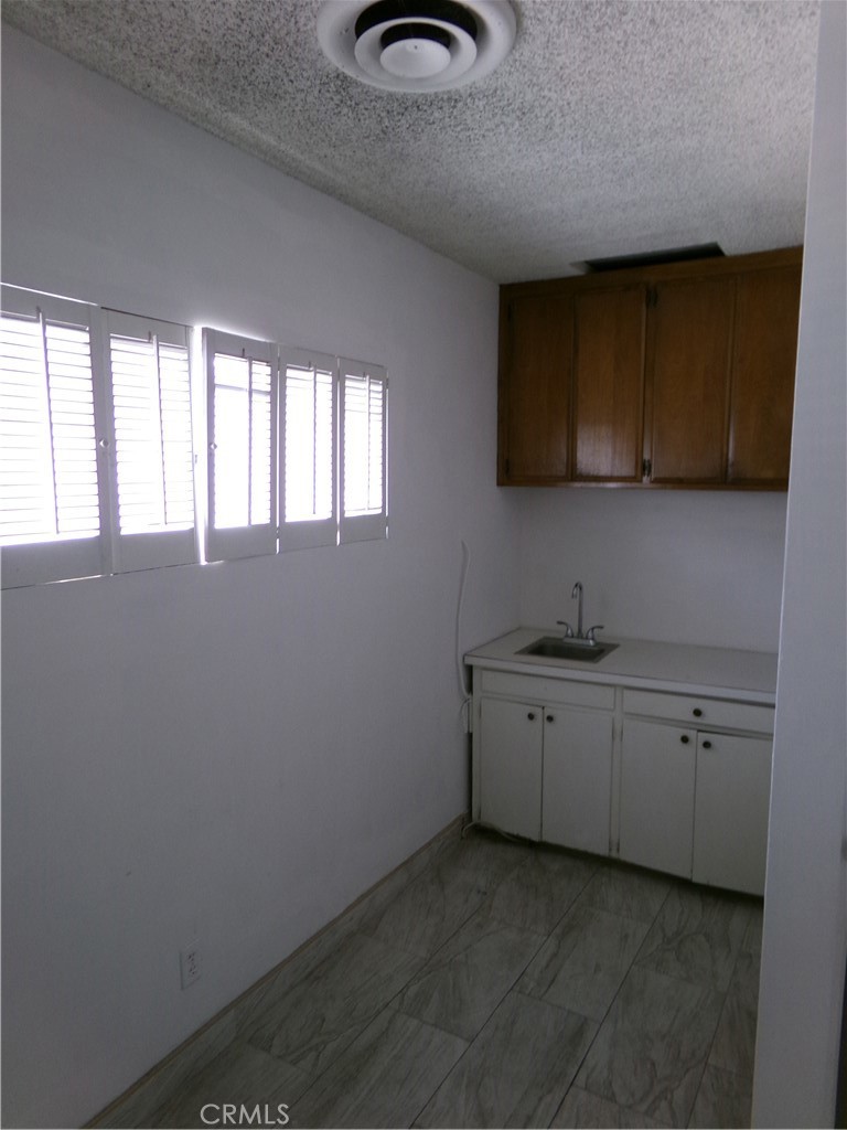 1521 N Broadway Property Photo 6