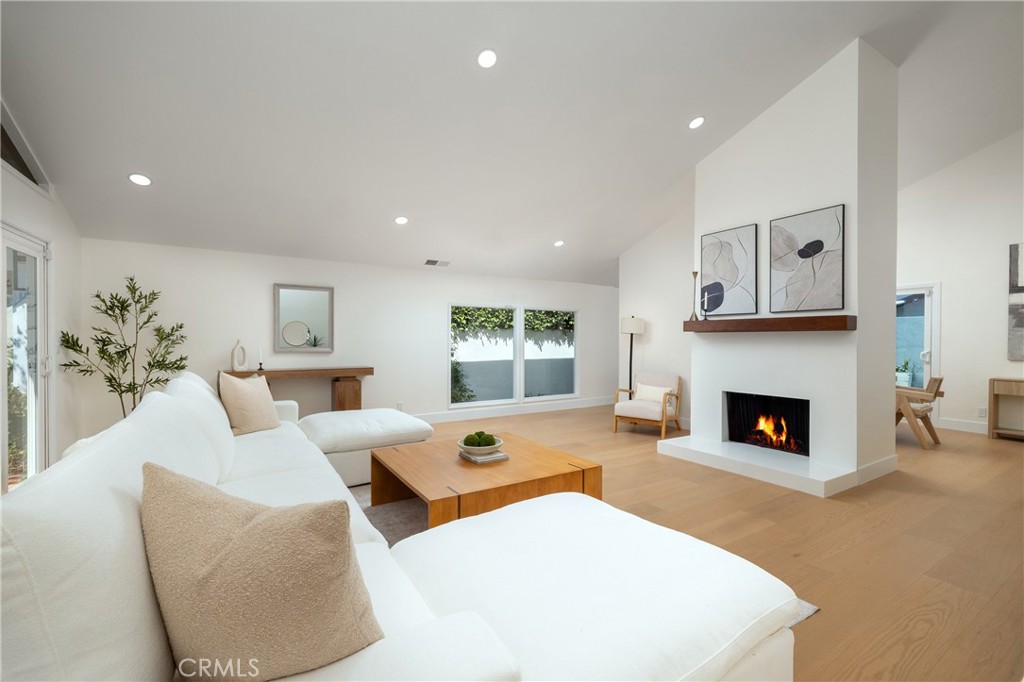3834 Mistral Property Photo 4