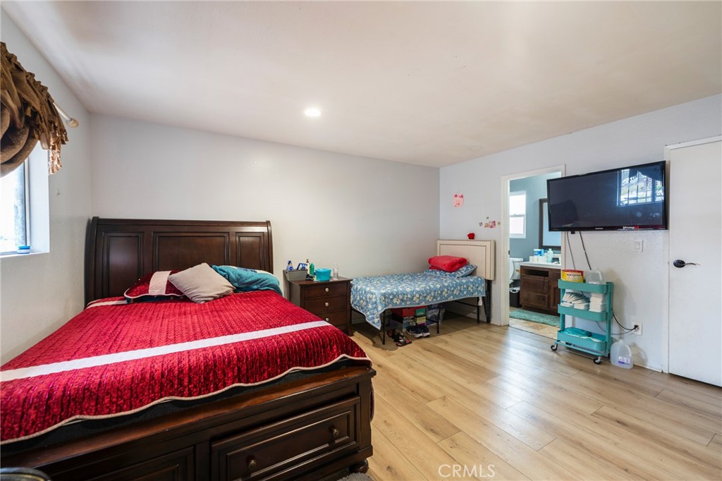 12852 Court Property Photo 3