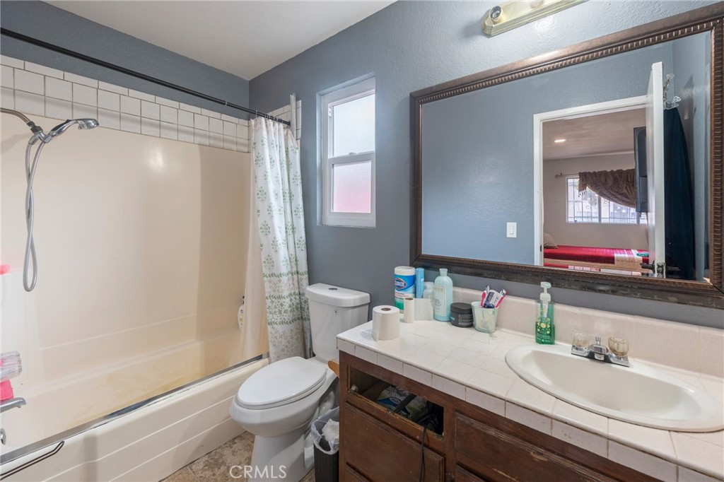 12852 Court Property Photo 4