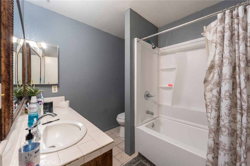 12852 Court Property Photo 6