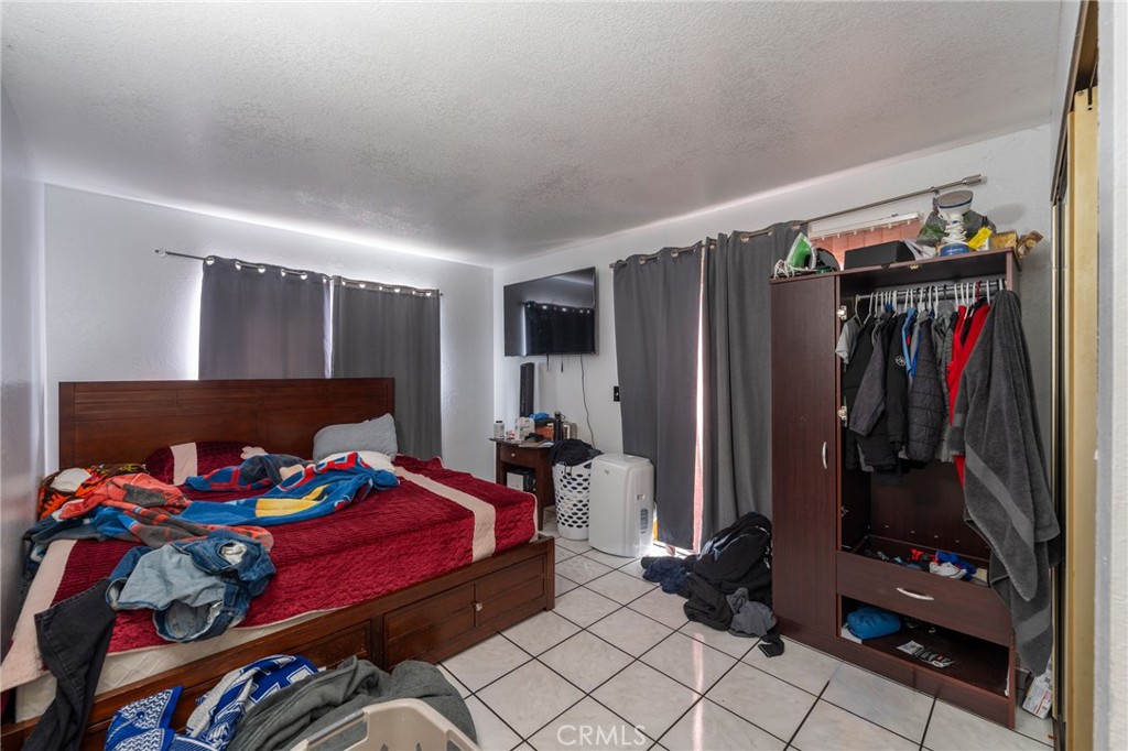 12852 Court Property Photo 8