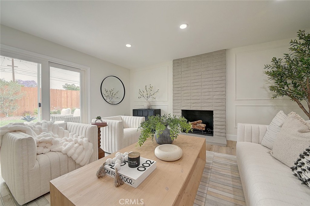 2113 S Forest Property Photo 9
