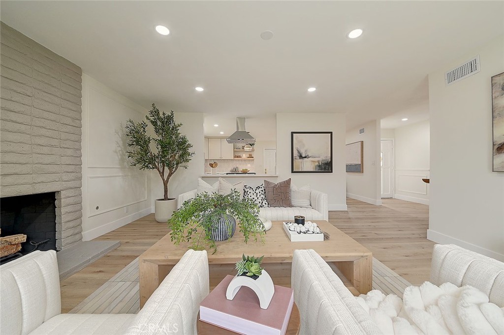 2113 S Forest Property Photo 12