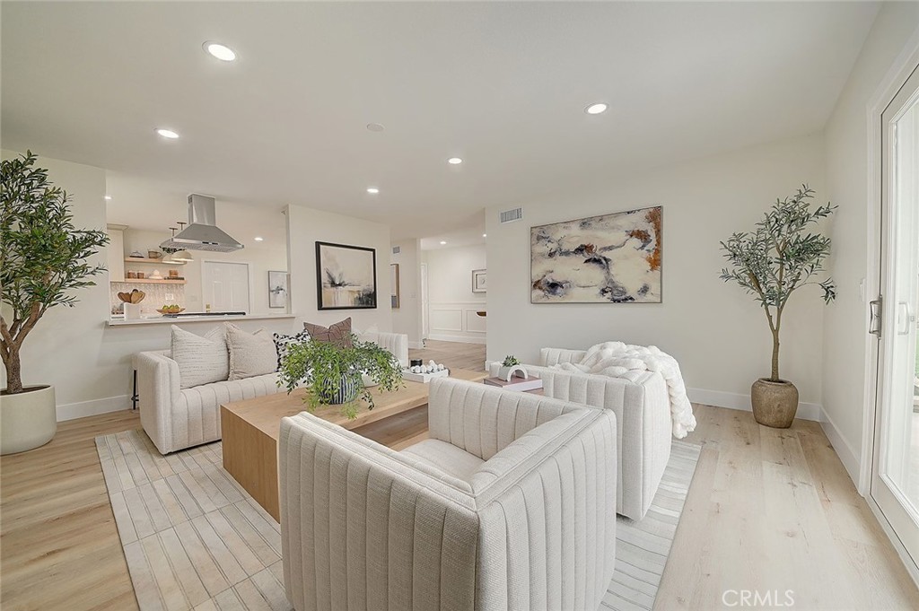 2113 S Forest Property Photo 15