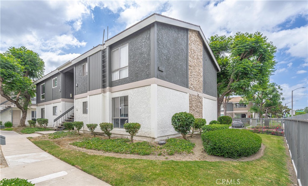 2803 S Fairview C Property Photo 2