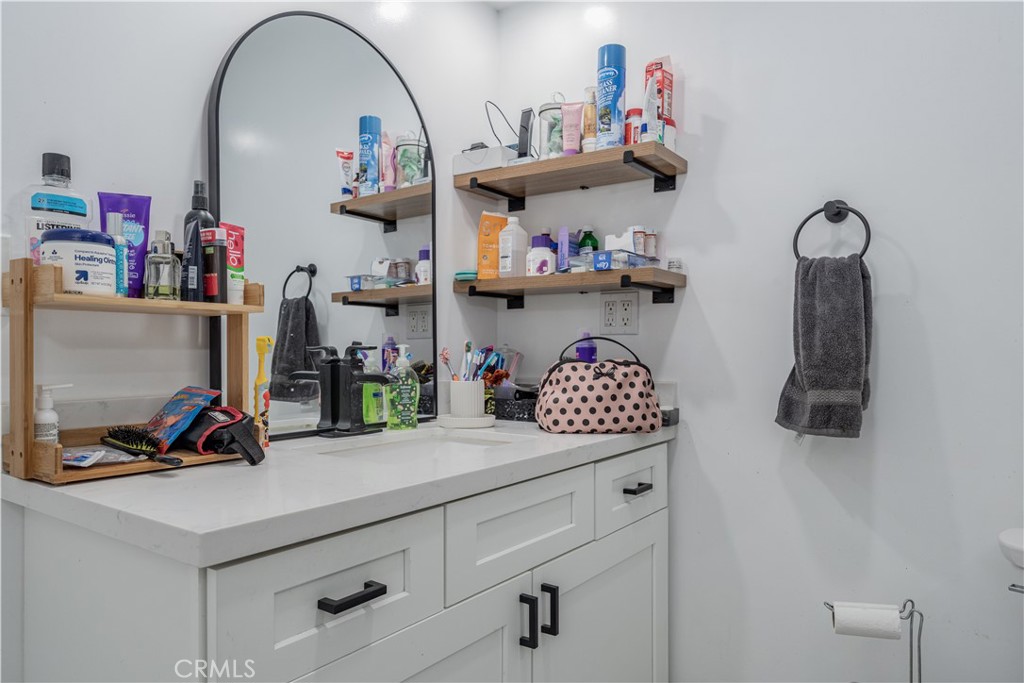 2803 S Fairview C Property Photo 17