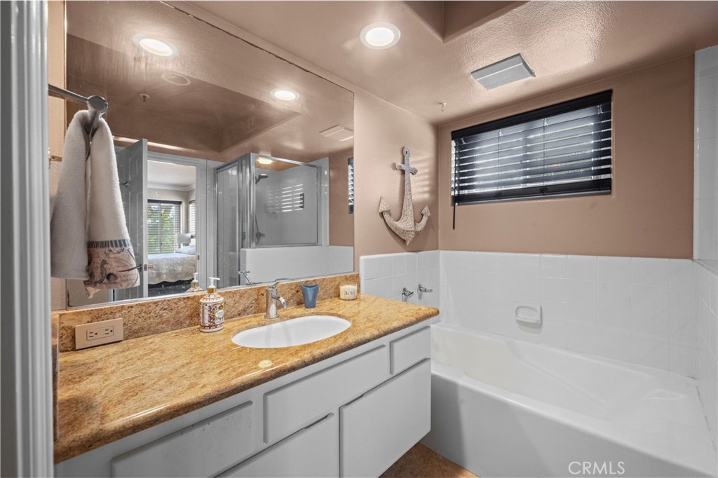 200 Pacific Coast M-9 Property Photo 17
