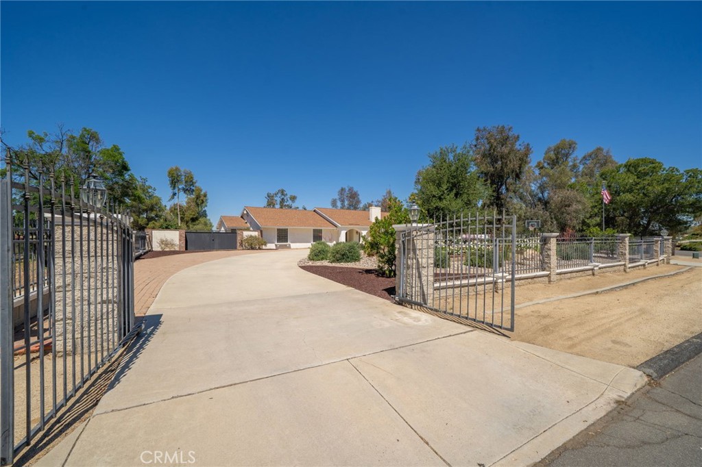 16639 Fox Glen Property Photo 2