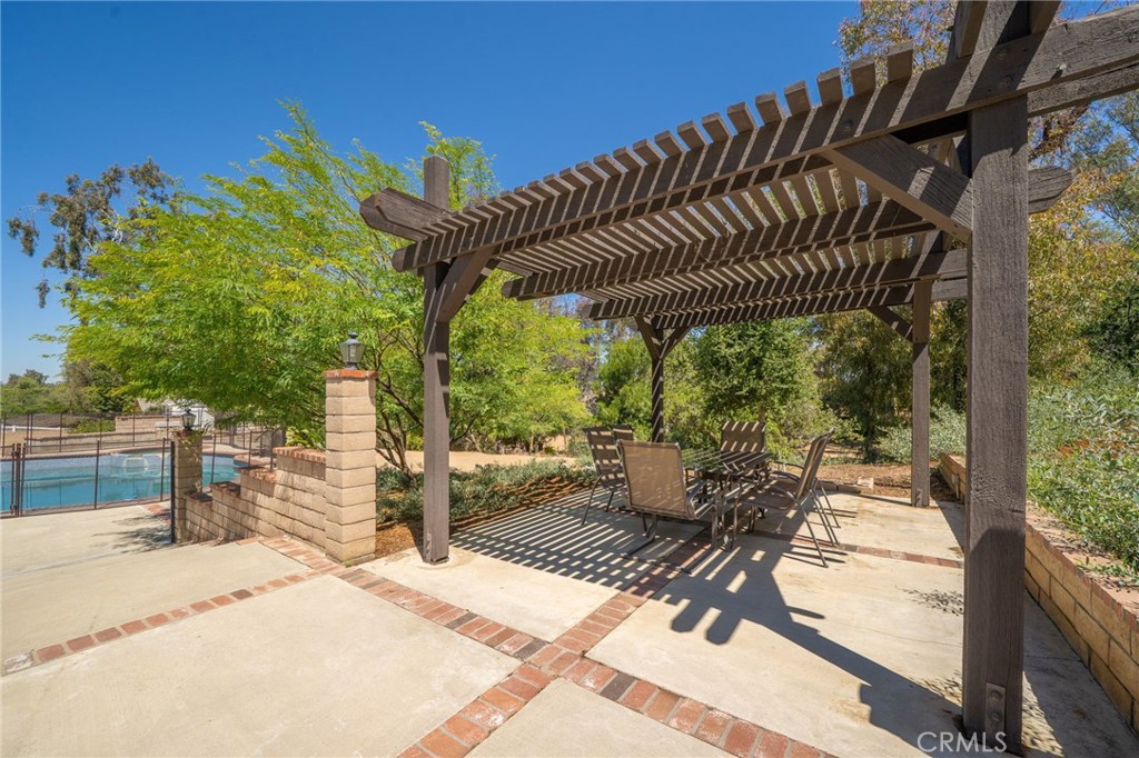 16639 Fox Glen Property Photo 35